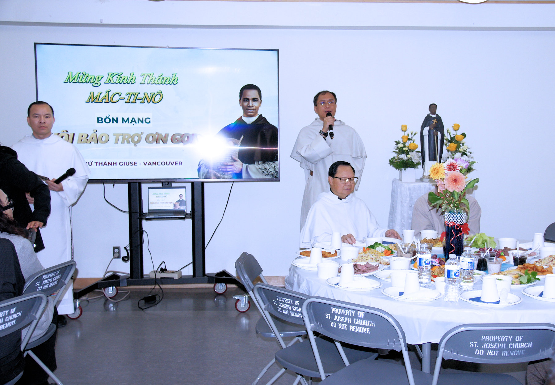 Hình ảnh: Hội Bảo trợ Ơn gọi Vancouver mừng bổn mạng