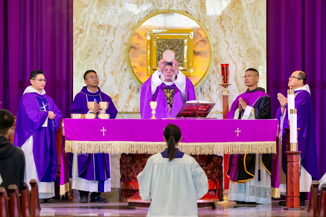 Phoenix: Đức Cha Bùi Đại dâng lễ tạ ơn